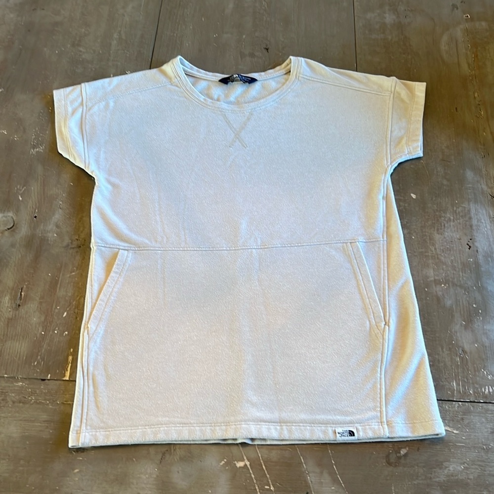 The North Face Women’s top 🔥 🔥moonlight ivory